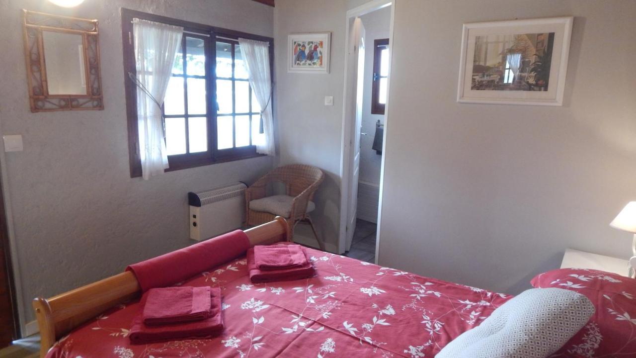 The Petite Chalet Chambre d'hôtes L'Isle-Jourdain (Vienne) Exterior foto