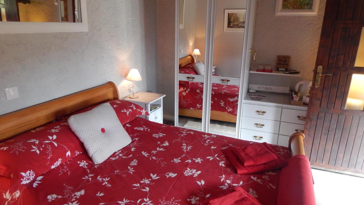 The Petite Chalet Chambre d'hôtes L'Isle-Jourdain (Vienne) Exterior foto