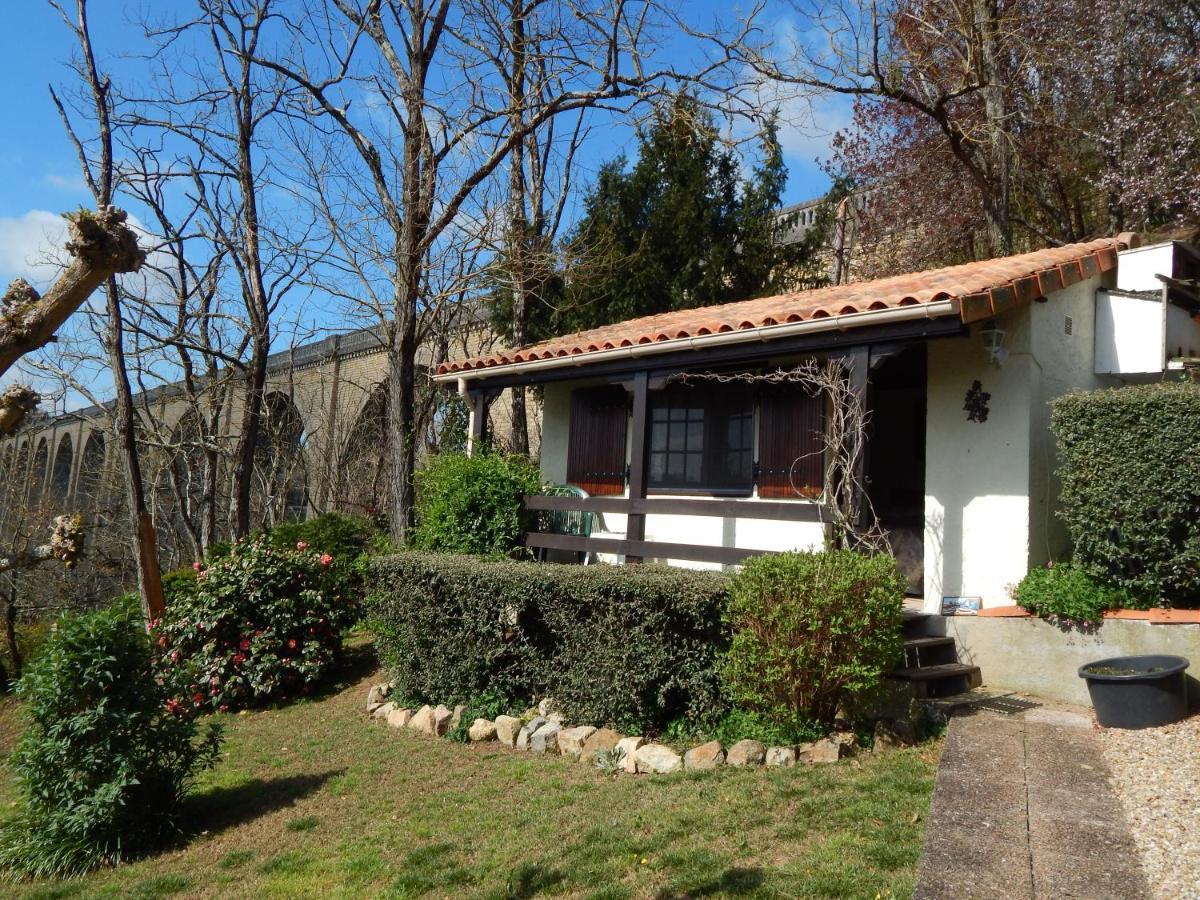 The Petite Chalet Chambre d'hôtes L'Isle-Jourdain (Vienne) Exterior foto